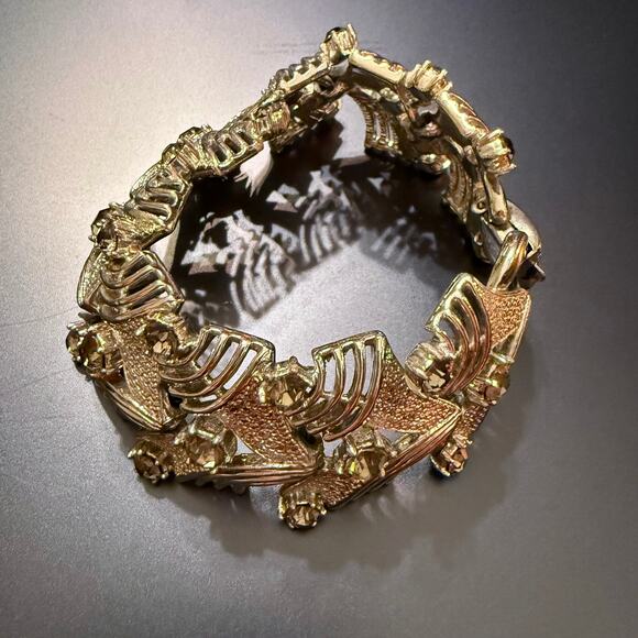 Vintage CORO Pegasus Silvertone Taupe Rhinestone Bracelet - Picture 4 of 9